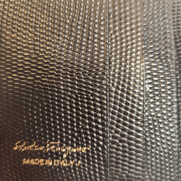 Salvatore Ferragamo Vara Vintage Wallet - Picture 10 of 12